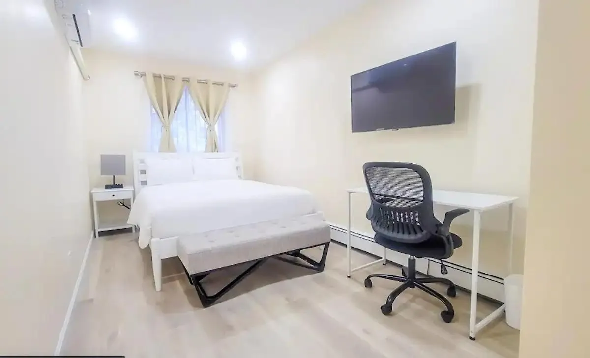 Chic Flushing Retreat, Newly Renovated Suites For Short Term Stays location